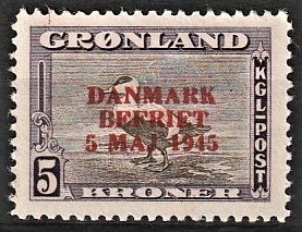 FRIMÆRKER GRØNLAND | 1945 - AFA 25a - AMERIKANER UDGAVEN "DANMARK BEFRIET" Ændrede farver - 5 kr. mørklilla/gråbrun - Postfrisk